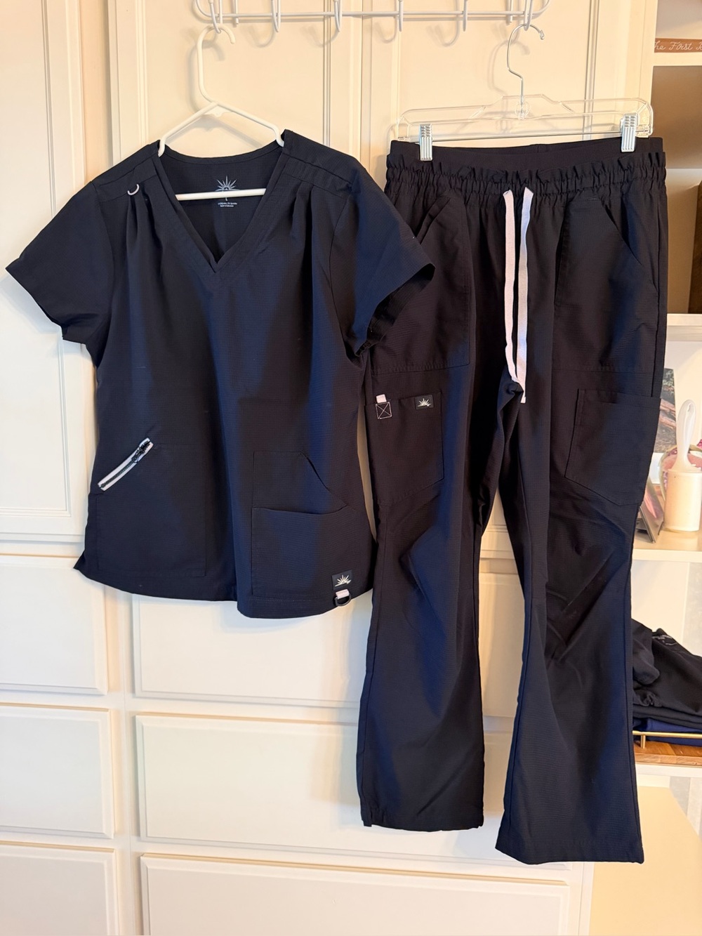 Koi large black koi scrub set